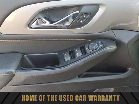 Used 2019 Chevrolet Traverse LT FWD image 13