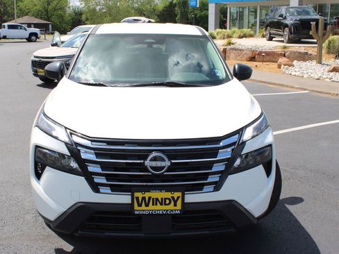 Used 2024 Nissan Rogue S FWD image 3