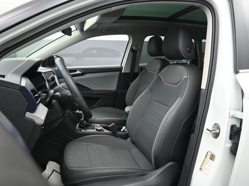 Used 2024 Volkswagen Taos SE w/ Panoramic Sunroof Package image 19