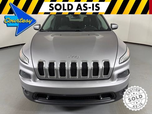 Used 2018 Jeep Cherokee Latitude Plus FWD image 3