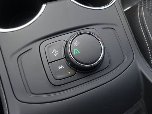 Used 2024 GMC Terrain SLE FWD image 16