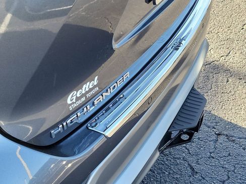 New 2025 Toyota Highlander Platinum image 6