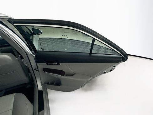 Used 2012 Toyota Camry XLE w/ Leather Pkg FWD image 29