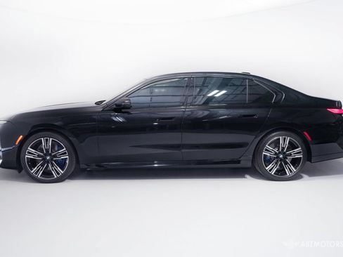 Used 2025 BMW 760i xDrive w/ Luxury Rear Seating Package AWD/4WD image 4