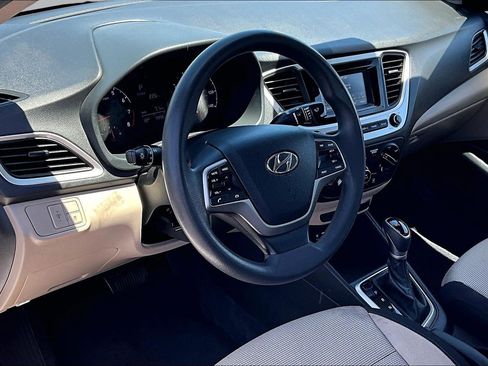 Used 2022 Hyundai Accent SE w/ Cargo Package FWD image 12