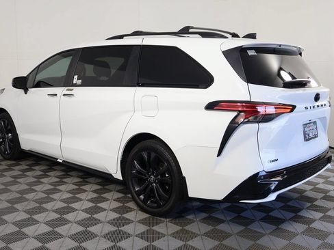 Used 2026 Toyota Sienna XSE FWD image 5