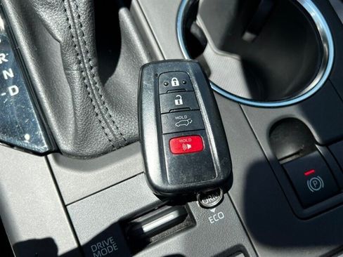 Used 2022 Toyota Highlander XLE AWD/4WD image 43