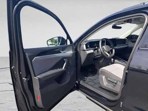 New 2026 Volkswagen Tiguan S AWD/4WD image 10