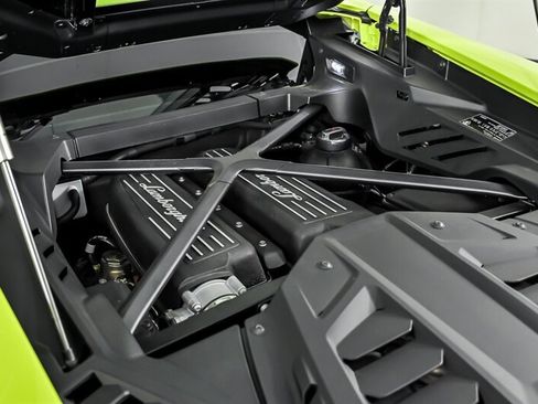 Used 2022 Lamborghini Huracan EVO RWD image 16