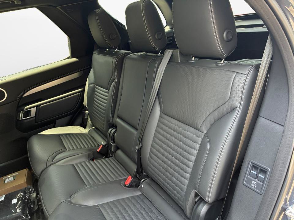 New 2026 Land Rover Discovery Limited Edition AWD/4WD image 12