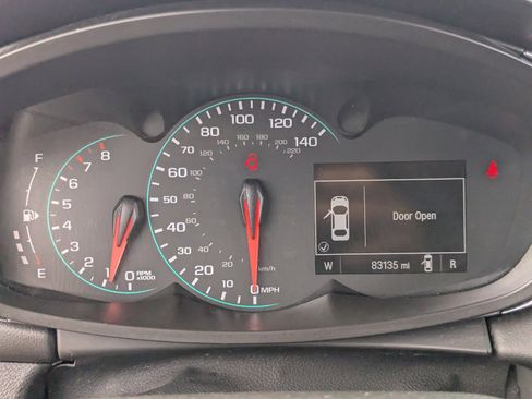 Used 2018 Chevrolet Trax LT w/ Sun & Sound Package image 31