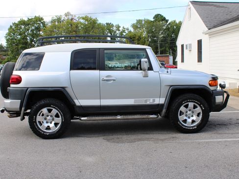 Used 2007 Toyota FJ Cruiser 4WD image 9