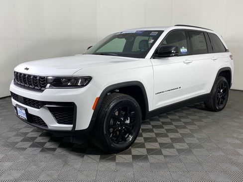 New 2026 Jeep Grand Cherokee Altitude AWD/4WD image 14