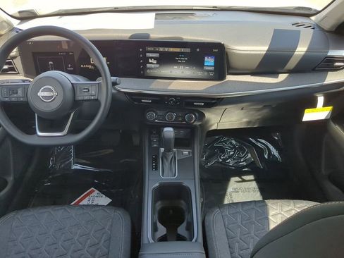 New 2025 Nissan Kicks SV w/ SV Premium Package image 15