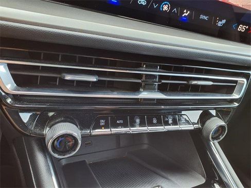 Certified 2025 Chevrolet Traverse LT image 10