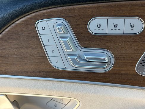 Used 2024 Mercedes-Benz GLS 450 4MATIC image 9