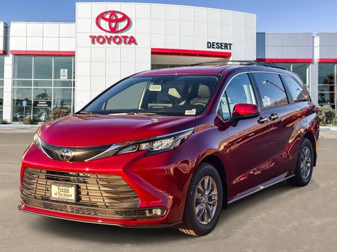 New 2026 Toyota Sienna XLE image 3