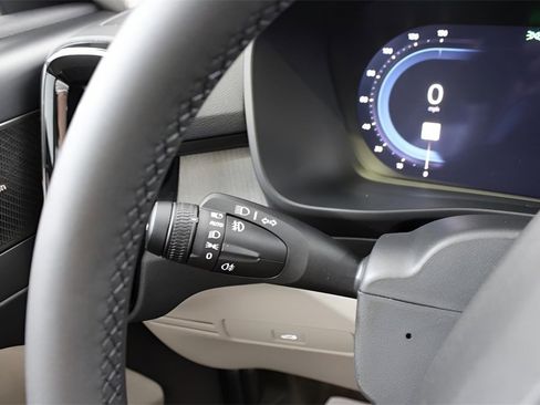 New 2025 Volvo XC40 B5 Ultra w/ Climate Package image 28