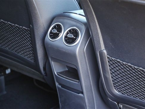 Used 2024 Mercedes-Benz GLB 250 4MATIC image 22