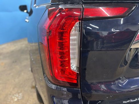 Used 2023 GMC Yukon SLT image 6