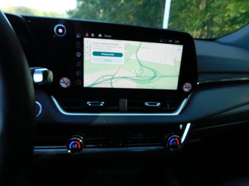 Used 2025 Chevrolet Equinox LT w/ Convenience Package II FWD image 3
