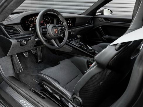 Certified 2025 Porsche 911 GT3 RWD image 4