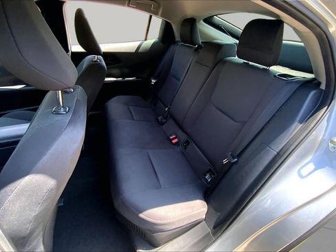 Used 2024 Toyota Prius LE FWD image 19