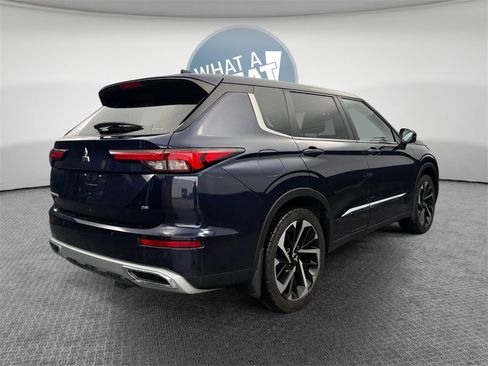 Used 2022 Mitsubishi Outlander SE image 3
