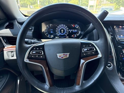 Used 2018 Cadillac Escalade Premium Luxury image 17