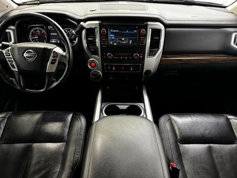 Used 2018 Nissan Titan SL w/ Chrome Package AWD/4WD image 11