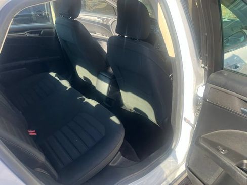 Used 2018 Ford Fusion SE FWD image 33