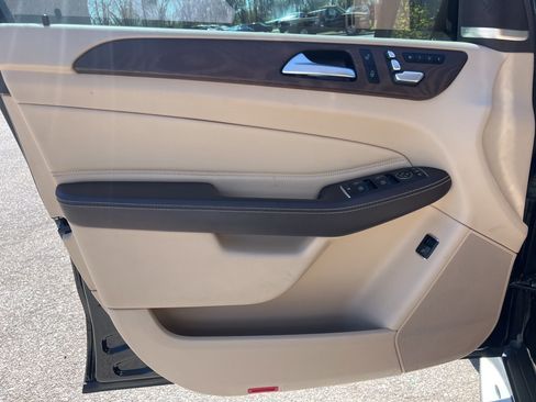 Used 2019 Mercedes-Benz GLE 400 4MATIC image 10