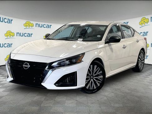 Certified 2025 Nissan Altima 2.5 SV FWD image 3