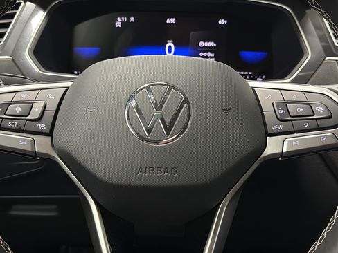 Used 2024 Volkswagen Tiguan SE AWD/4WD image 15