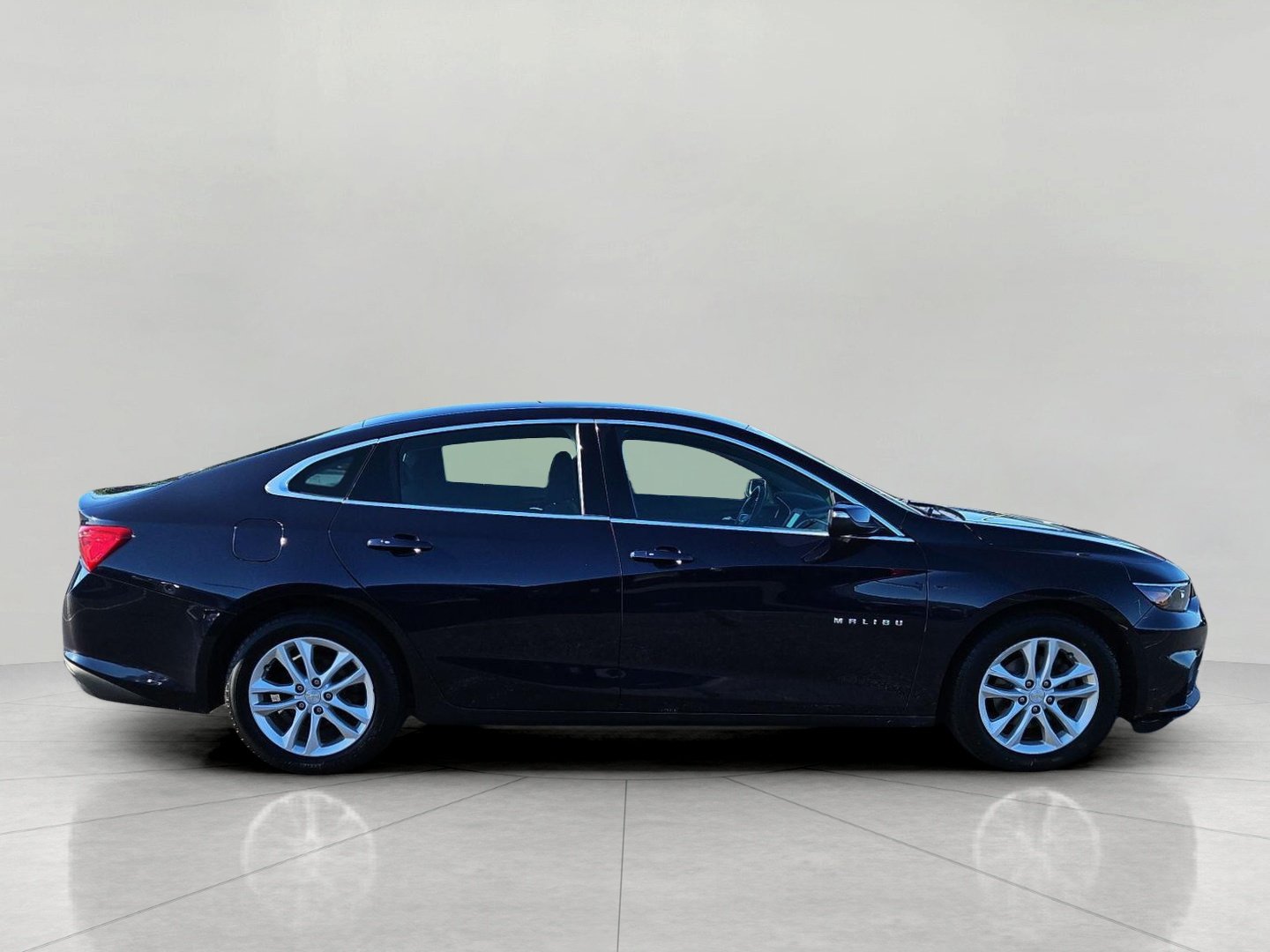 Used 2017 Chevrolet Malibu LT FWD image 9