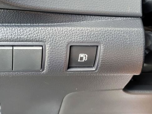 Used 2025 Toyota Corolla LE FWD image 18