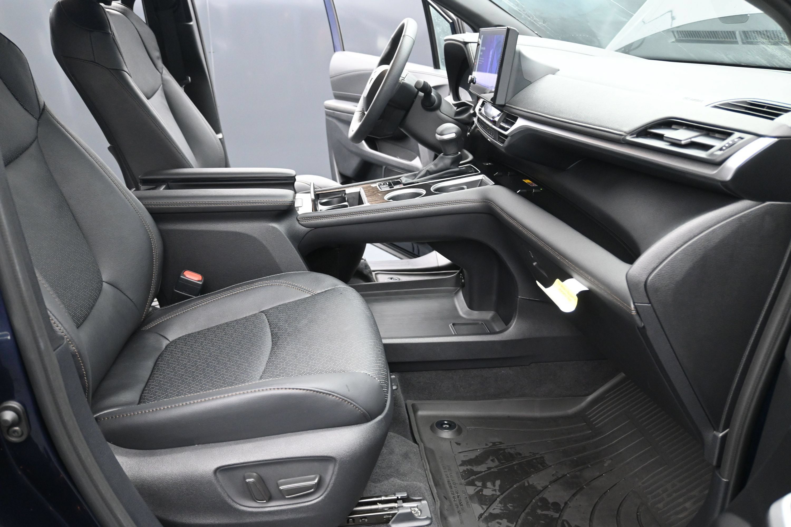Used 2026 Toyota Sienna Limited FWD image 26