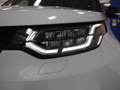 Used 2017 Land Rover Discovery HSE Luxury image 36