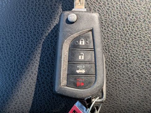 Used 2020 Toyota Camry SE FWD image 27