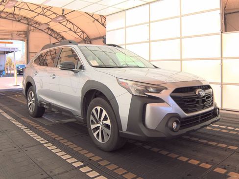 Used 2025 Subaru Outback Premium image 2