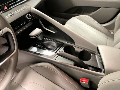 Used 2024 Hyundai Elantra SEL image 20