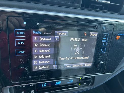 Used 2018 Toyota Corolla SE w/ SE Premium Package FWD image 25