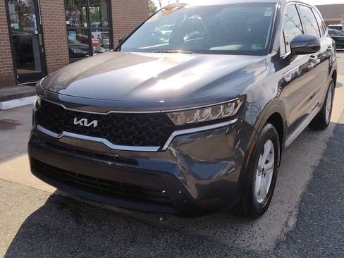Used 2023 Kia Sorento LX image 1