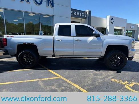 Used 2018 Chevrolet Silverado 1500 LT w/ Trailering Package AWD/4WD image 9
