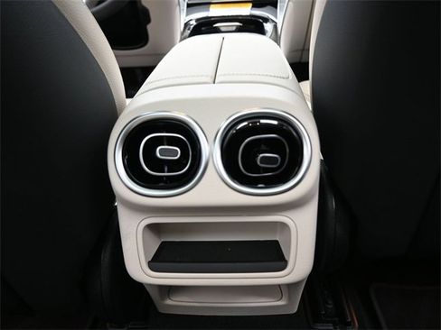 New 2025 Mercedes-Benz GLC 300 image 29