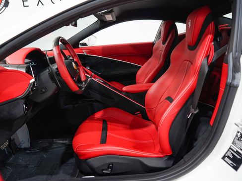 Used 2024 Ferrari Roma RWD image 8