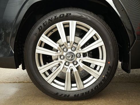 Used 2026 Lexus LX 700h Ultra Luxury image 40