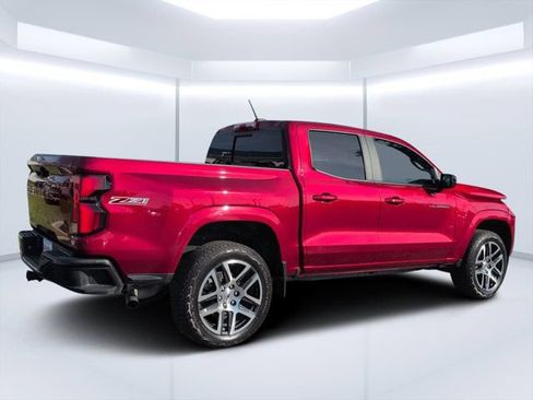 Used 2024 Chevrolet Colorado Z71 w/ Z71 Convenience Package 2 AWD/4WD image 3