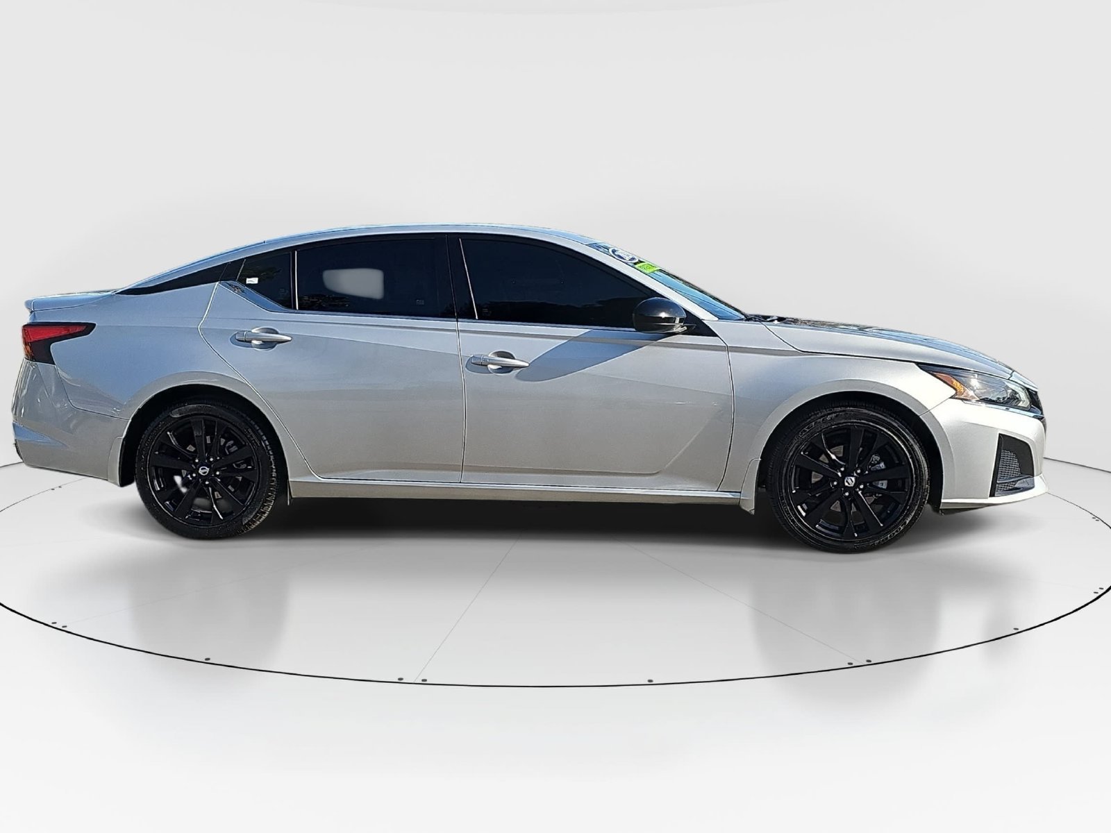 Used 2023 Nissan Altima 2.5 SR w/ SR Premium Package FWD image 4