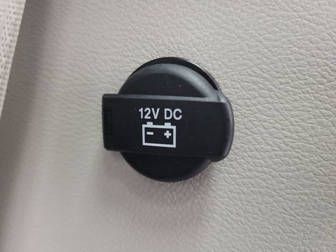 Used 2024 Chrysler Voyager LX FWD image 7